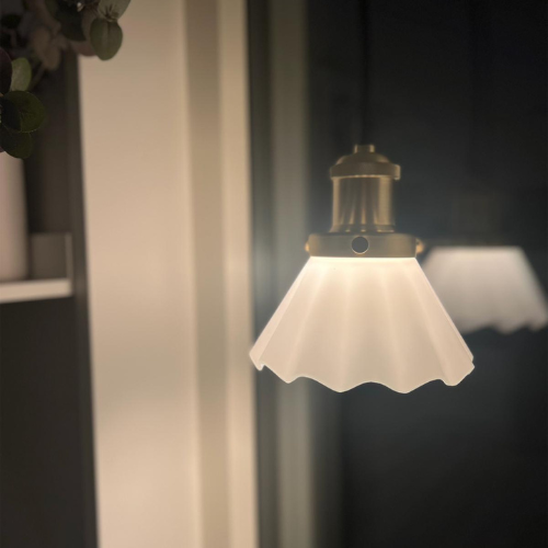 PR Home - August Fönsterlampa Veckad 15 cm Opal